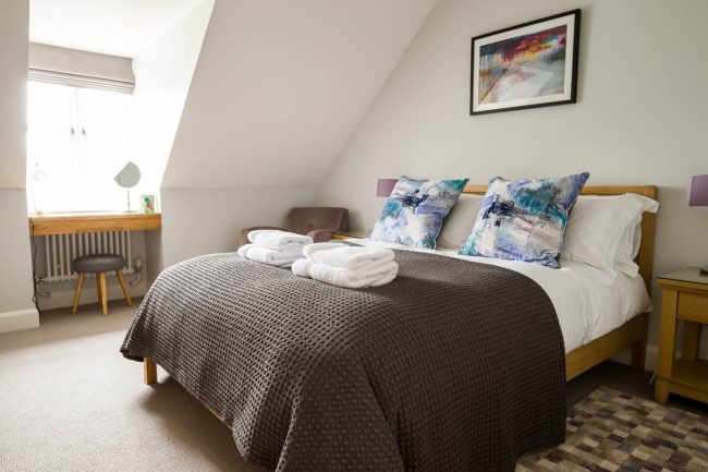 Swan Cottage Arundel - master bedroom